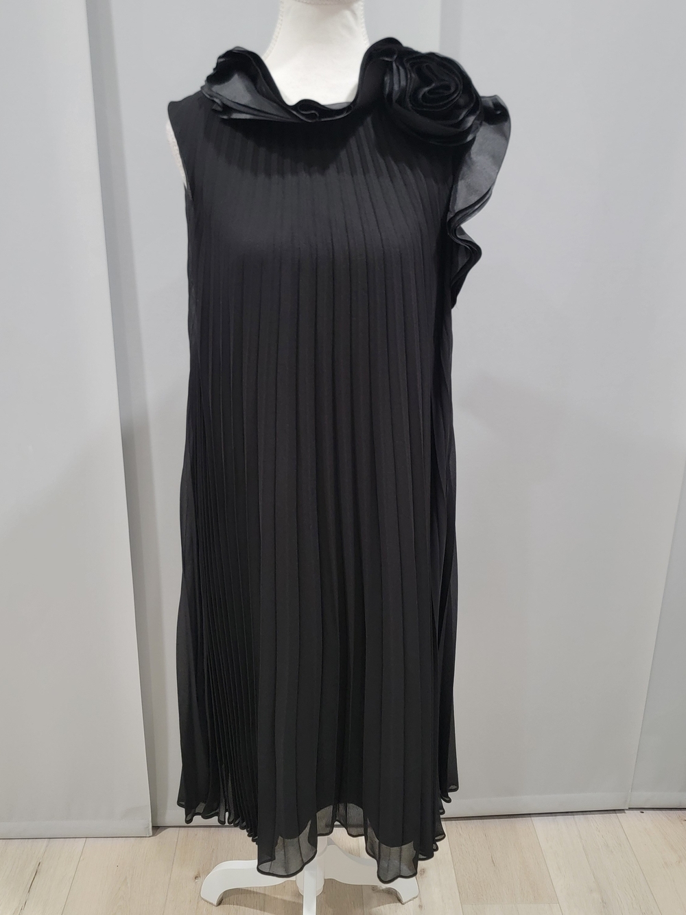 Joseph Ribkoff Elegant Black Pleated Sleeveless Dress with Floral Neck Detail